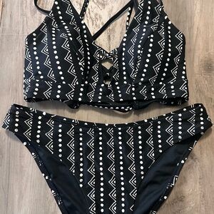Cupshe Black and White Geometric Bikini set